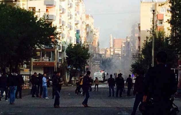 Τουρκία: Η αστυνομία άνοιξε πυρ σε Κούρδους διαδηλωτές (φωτο)