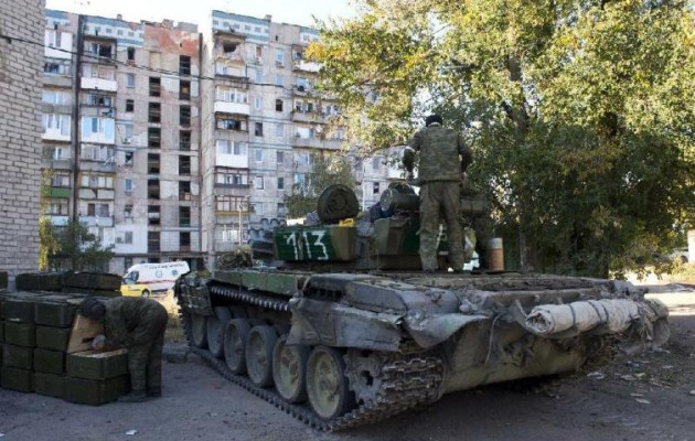 Οι Ουκρανοί ναζί βομβάρδισαν το Ντονέτσκ (βίντεο)