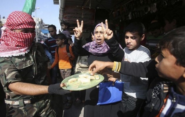 Οι Παλαιστίνιοι γιόρτασαν με σοκολατάκια τη σφαγή στη Συναγωγή