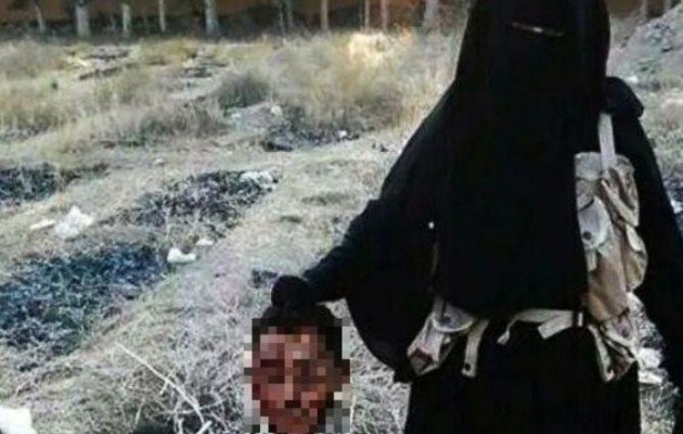 Φωτογραφία – σοκ! Αυτή η γυναίκα παίρνει κεφάλια στο Ισλαμικό Κράτος