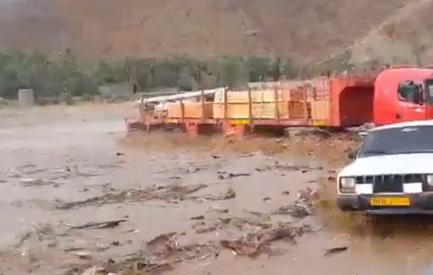 Υεμένη: Γλιτώνει την τελευταία στιγμή  από την πλημμύρα (βίντεο)