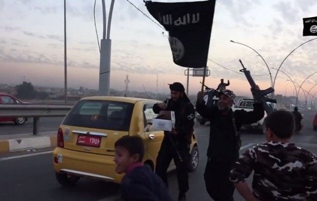 Το Ισλαμικό Κράτος μοιράζει γλυκά και σοκολατάκια (βίντεο)