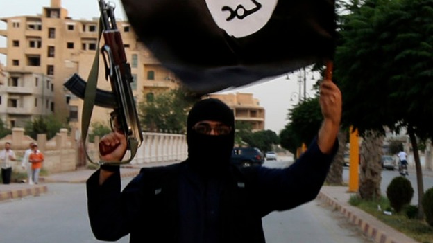 Οπλαρχηγός του ISIS βρέθηκε κρεμασμένος με απειλητικό σημείωμα