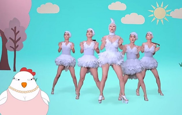 Δείτε το άθλιο τραγούδι που έχει γίνει viral σε ΗΠΑ και Κίνα (βίντεο)