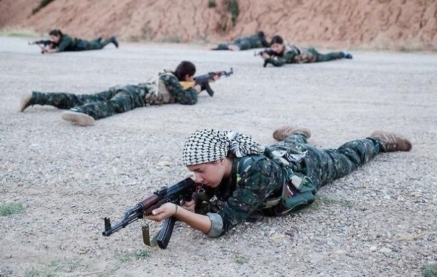 Οι Κούρδοι εκπαιδεύουν συνεχώς γυναίκες ενάντια στο Ισλαμικό Κράτος