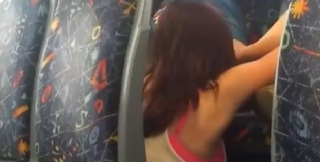 Νεαρές στην Αυστραλία «το κάνουν» μέσα σε γεμάτο λεωφορείο (βίντεο)