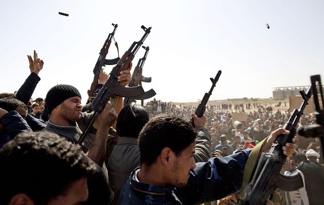 Σφοδρές μάχες με 400 νεκρούς στη Λιβύη