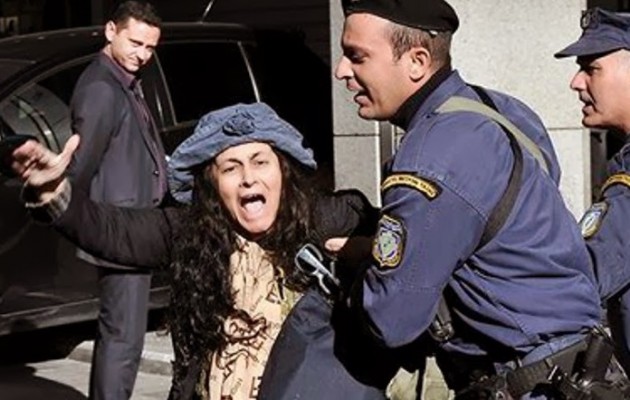 Έφοδος της Ελένης Λουκά στο Προεδρικό Μέγαρο