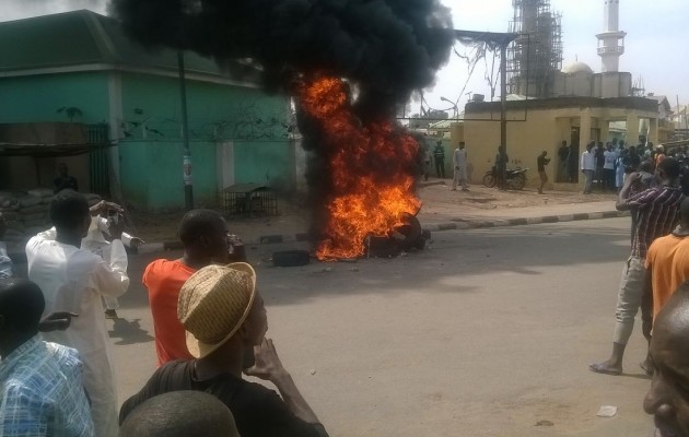 Νιγηρία: Τον έκαψαν ζωντανό γιατί συμπεριφερόταν ως βομβιστής