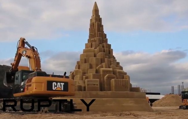 Ρίο: Δείτε τον ψηλότερο πύργο στην άμμο (βίντεο)