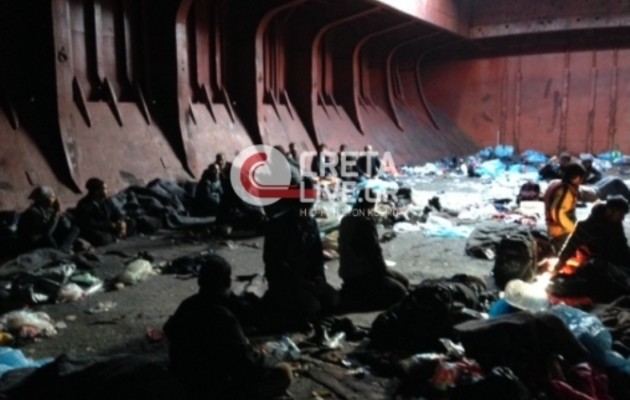 Πρόσφυγες του “Baris” αρνούνται να κατέβουν στην Κρήτη