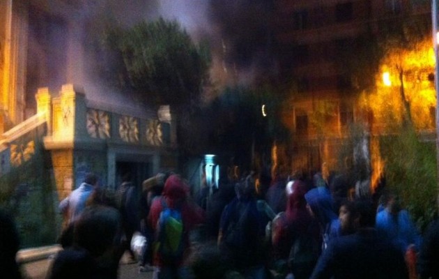 Οδομαχίες στο Πολυτεχνείο – Οι φοιτητές μπήκαν μέσα (φωτο)