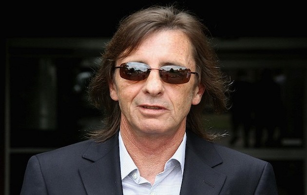 Ο ντράμερ των AC/DC προσέλαβε εκτελεστή