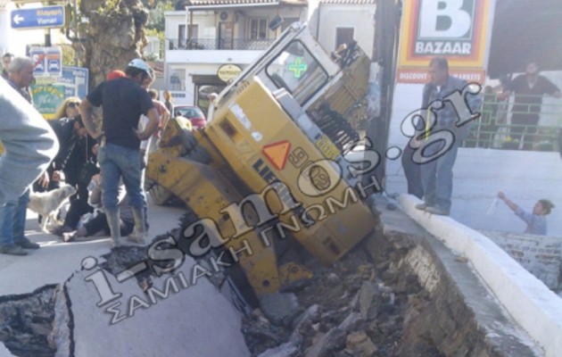 Ο δρόμος “ρούφηξε” εκσκαφέα και γυναίκα στη Σάμο (φωτογραφίες)