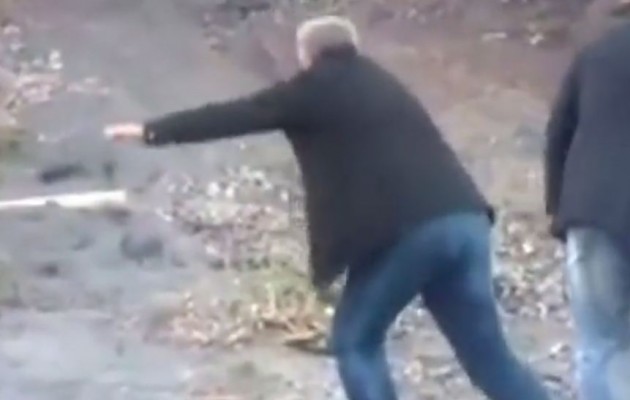 Ο υπουργός εκτάκτων αναγκών κόλλησε στις… λάσπες (βίντεο)