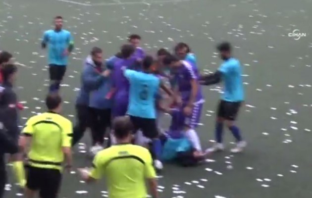 Σύρραξη σε γήπεδο της Τουρκίας – Τραυματίστηκε ο διαιτητής (βίντεο)