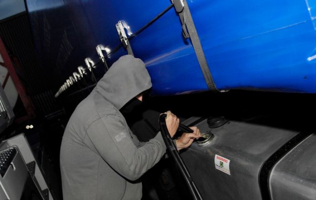 Δεν έκλεψαν αυτοκίνητα – Έκλεψαν… βενζίνη!