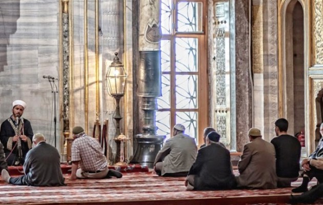 Φιλελεύθερο τζαμί χωρίς μπούρκες ιδρύθηκε στη Γερμανία και συστεγάζεται σε εκκλησία