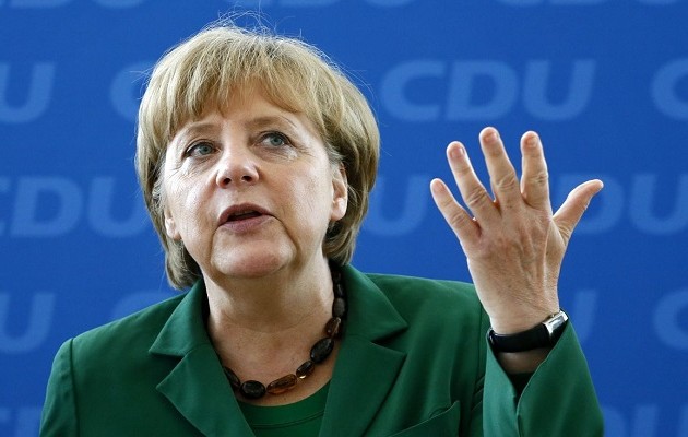 Η Μέρκελ καλεί τους Γερμανούς να γυρίσουν την πλάτη στον ρατσισμό