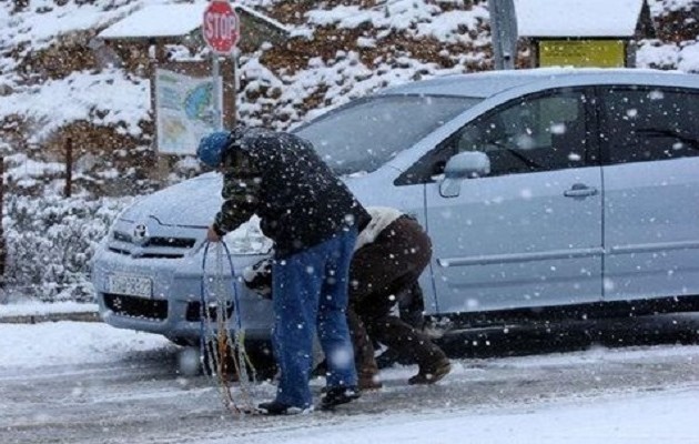 Διακοπές στην κυκλοφορία από τα χιόνια στην Αττική