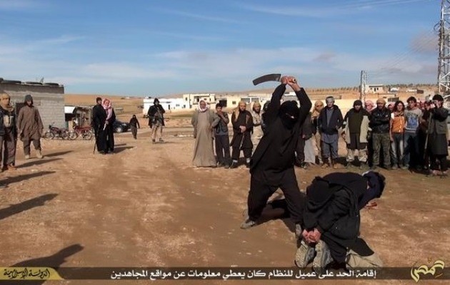 Τζιχαντιστές αποκεφάλισαν ακόμα δύο στη Ράκα (σκληρές φωτογραφίες)