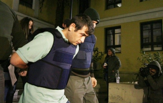 Επίθεση Μικρολίμανο: Βατραχάνθρωποι βρήκαν το καλάσνικοφ στον Πειραιά