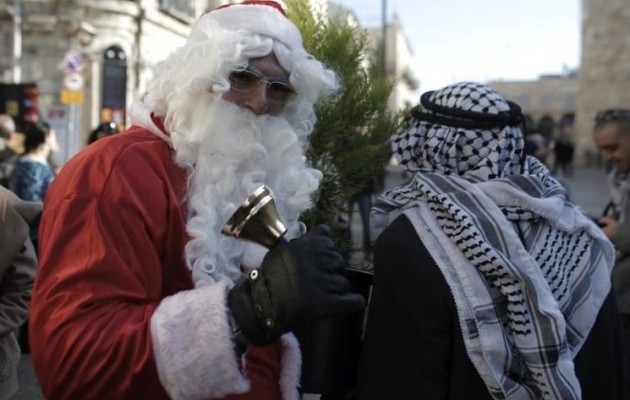 Πιστοί από όλο τον κόσμο έκαναν Χριστούγεννα στη Βηθλεέμ
