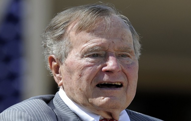 Ο Τζορτ Μπους ο πρεσβύτερος παραμένει στο νοσοκομείο