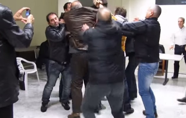 “Μπουκέτα” και “κοσμητικά” σε Δημοτικό Συμβούλιο – Δείτε το βίντεο