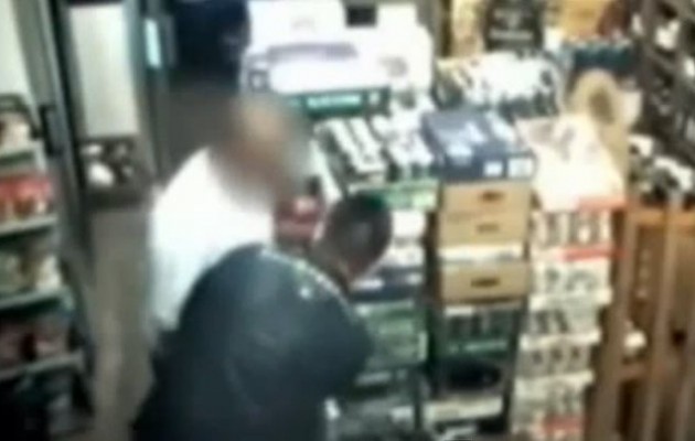 Ληστής υπνωτίζει καταστηματάρχη και τον… ξαφρίζει (βίντεο)