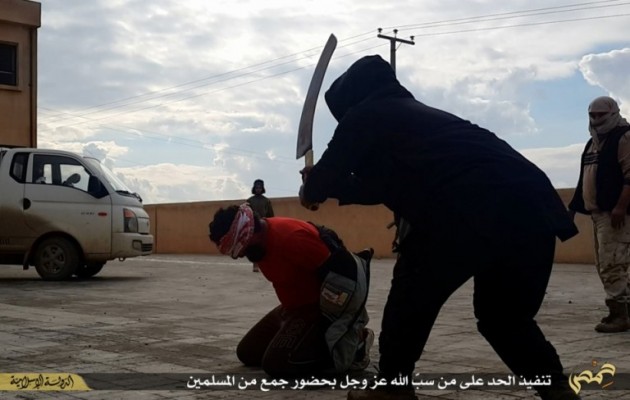 Το Ισλαμικό Κράτος αποκεφάλισε 4 “βλάσφημους” στη Συρία (φωτογραφίες)