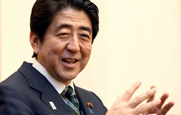 Θριαμβευτική νίκη του Σίνζο Άμπε στις πρόωρες εκλογές της Ιαπωνίας
