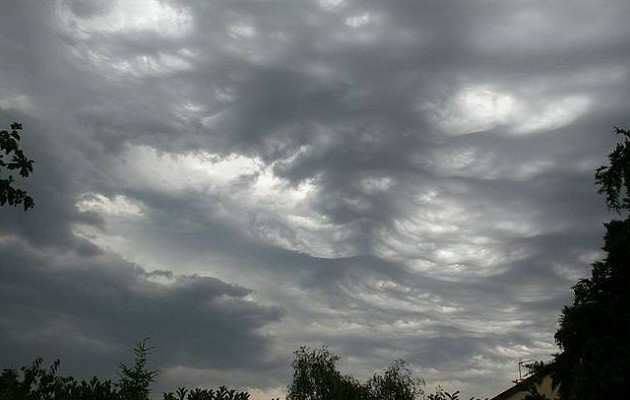 Ασθενείς βροχές και μικρή πτώση της θερμοκρασίας