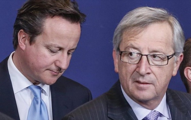 Ο Γιούνκερ  τα έβαλε με τον Κάμερον για τους μετανάστες