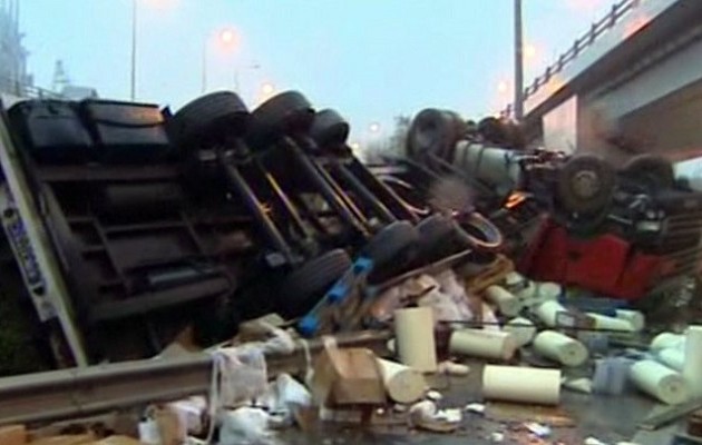 Νταλίκα με ιατρικά απόβλητα ανατράπηκε στην Εγνατία Οδό