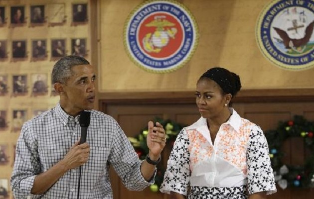 Ο Ομπάμα επισκέφθηκε βάση πεζοναυτών στη Χαβάη τα Χριστούγεννα