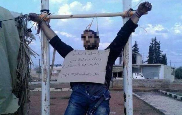 Το Ισλαμικό Κράτος σταυρώνει τζιχαντιστές άλλων οργανώσεων