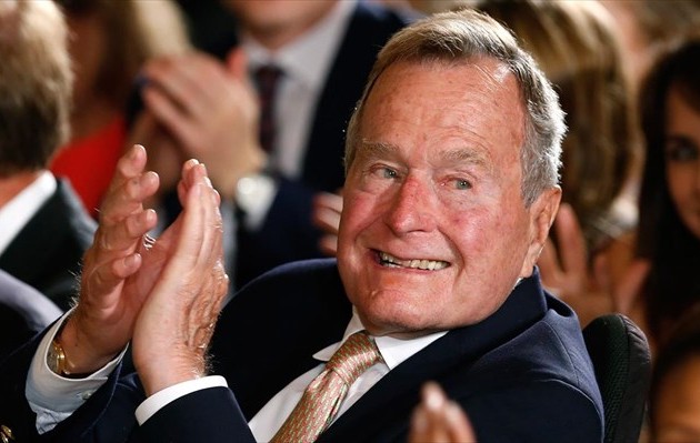 Βγήκε από το νοσοκομείο ο Τζορτζ Μπους