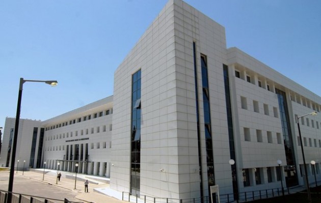 Μπούκαραν στο Υπουργείο Παιδείας και έσπαζαν ό,τι έβρισκαν