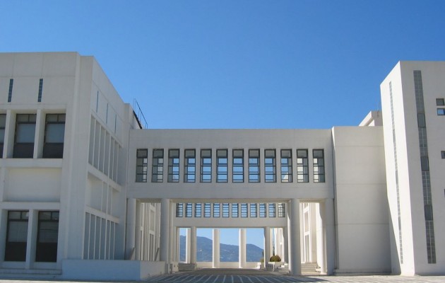 Σπουδές στα αγγλικά και με δίδακτρα σε Ελληνικά Πανεπιστήμια