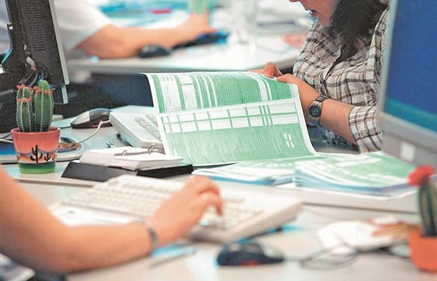 Στο δόκανο της Εφορίας φοιτητές και άνεργοι με χαμηλά εισοδήματα