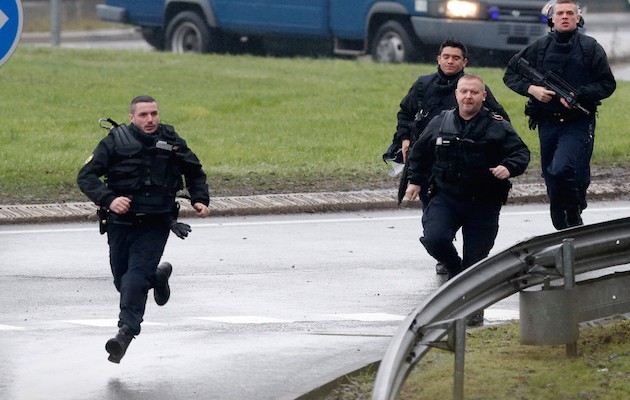 Στο δικαστήριο τέσσερις ύποπτοι για τις επιθέσεις στο Παρίσι