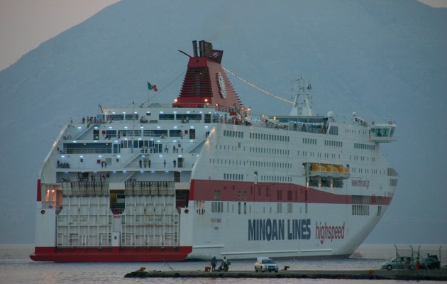 Προσέκρουσε στο λιμάνι της Πάτρας το Cruise Europa