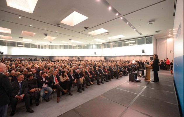 Προεκλογική συγκέντρωση με 3.000 κόσμο έκανε η Ντόρα