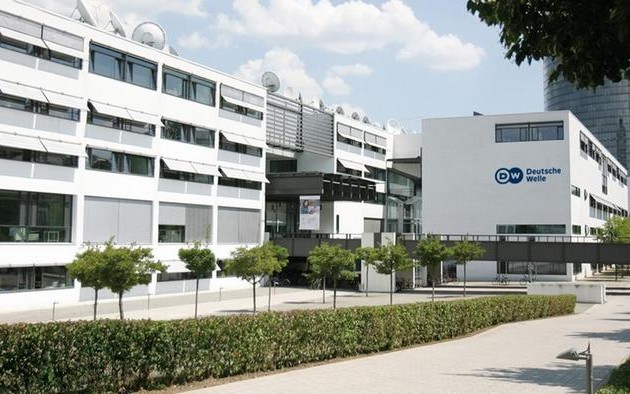 Κινδυνολογεί η  Deutsche Welle για ενδεχόμενη νίκη του ΣΥΡΙΖΑ