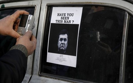 Η Ιντερπόλ καταζητεί τον Βίκτορ Γιακουκόβιτς