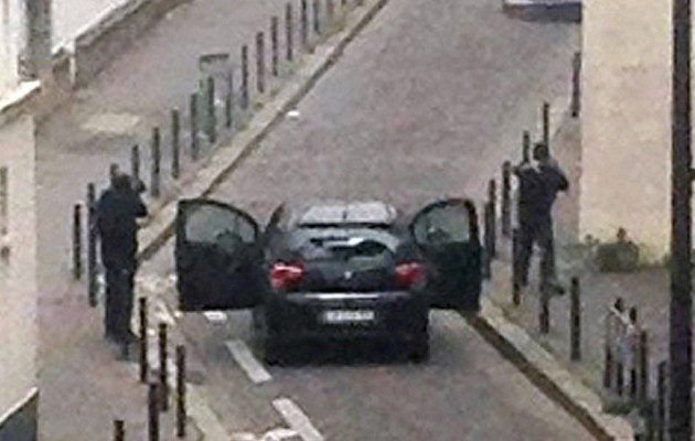 Ένας νεκρός και πολλοί τραυματίες στην καταδίωξη των εκτελεστών της Charlie Hebdo