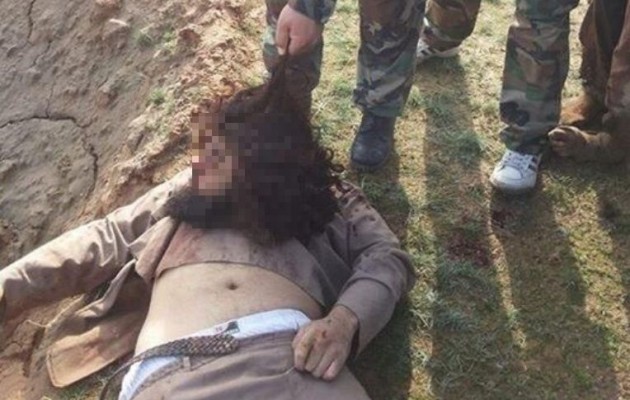 Έκοψαν το κεφάλι δήμιου – αποκεφαλιστή στο Ισλαμικό Κράτος