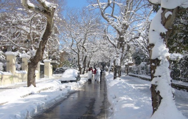 Σε επιφυλακή η Κηφισιά για το χιόνι – Δείτε που έχει αλάτι