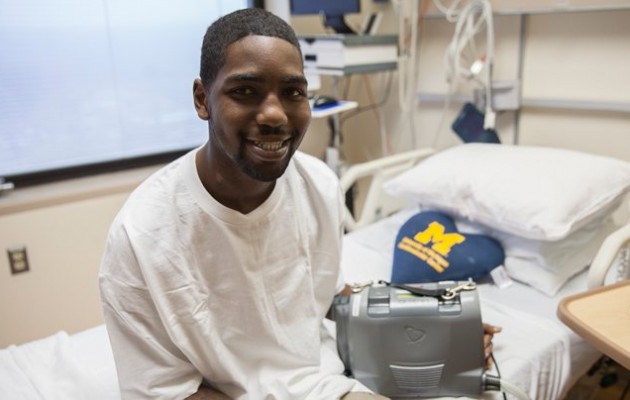 Δείτε τον άνθρωπο που κυκλοφορεί χωρίς καρδιά (βίντεο)